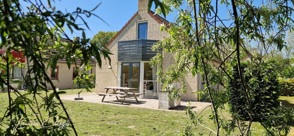 Property building, Garden, Balcony/Terrace