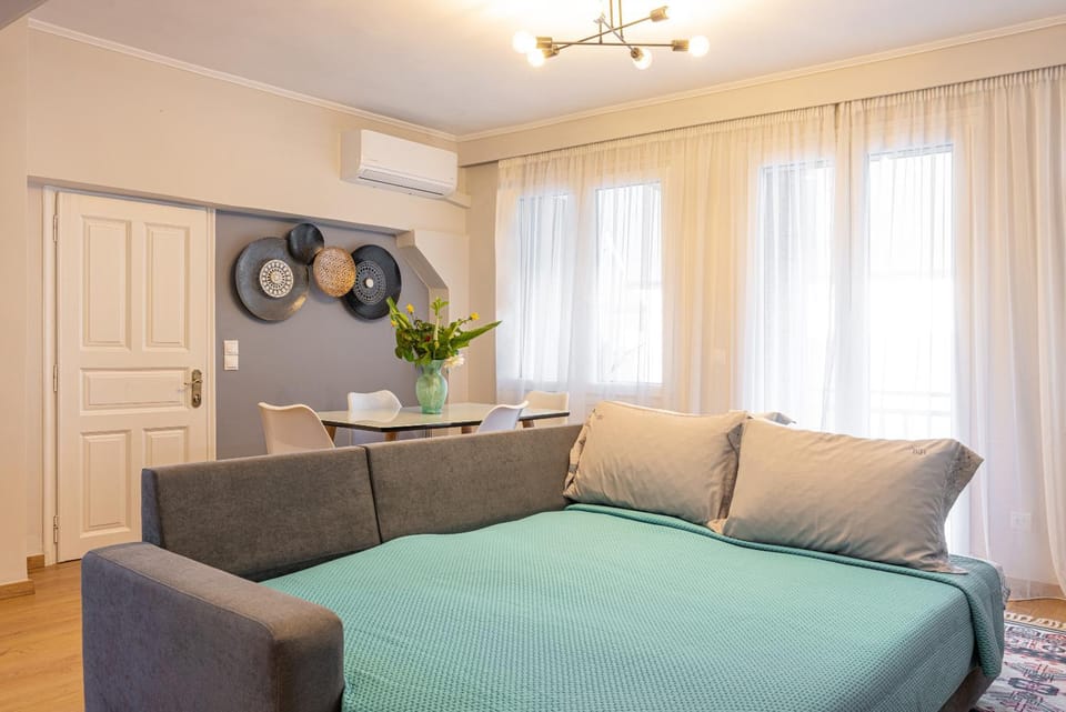 Bed, Living room