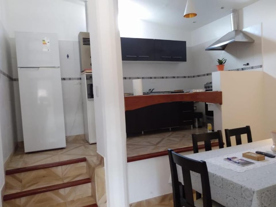 Kitchen or kitchenette, Dining area, minibar, oven, pet friendly, stove