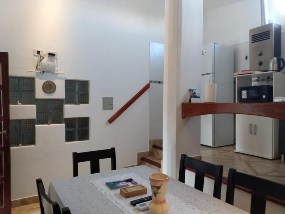 Coffee/tea facilities, Kitchen or kitchenette, Food and drinks, Dining area, Food, minibar, oven