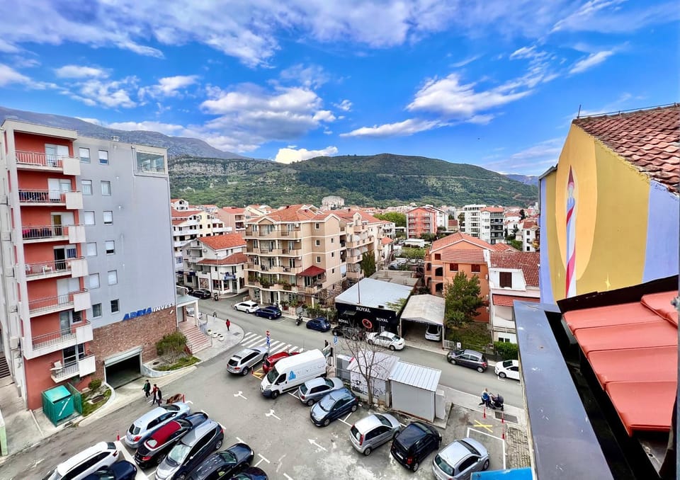 Neighbourhood, City view, Mountain view, Street view