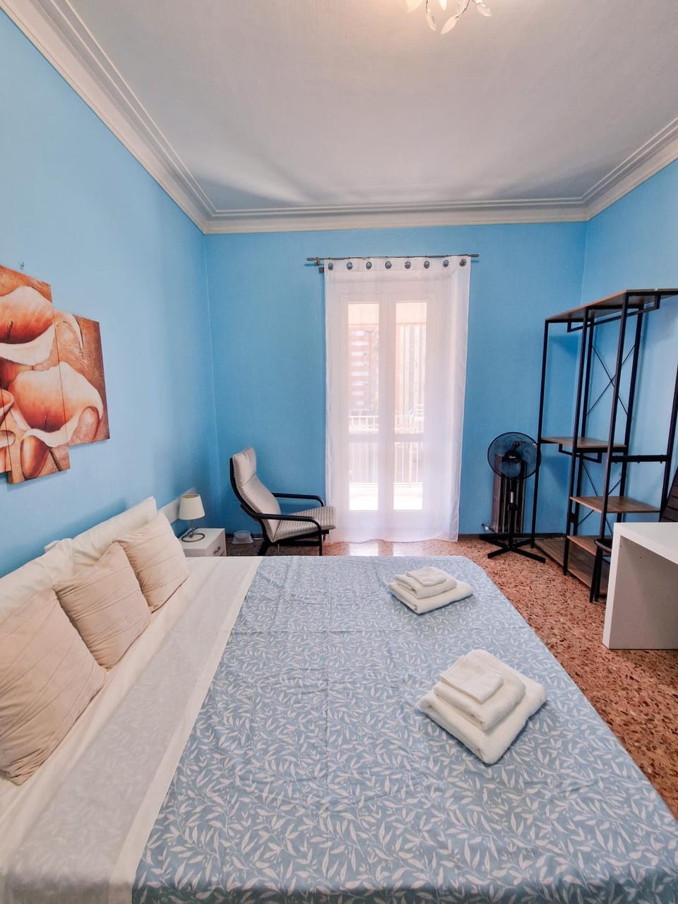 Bed, Photo of the whole room, Bedroom, towels