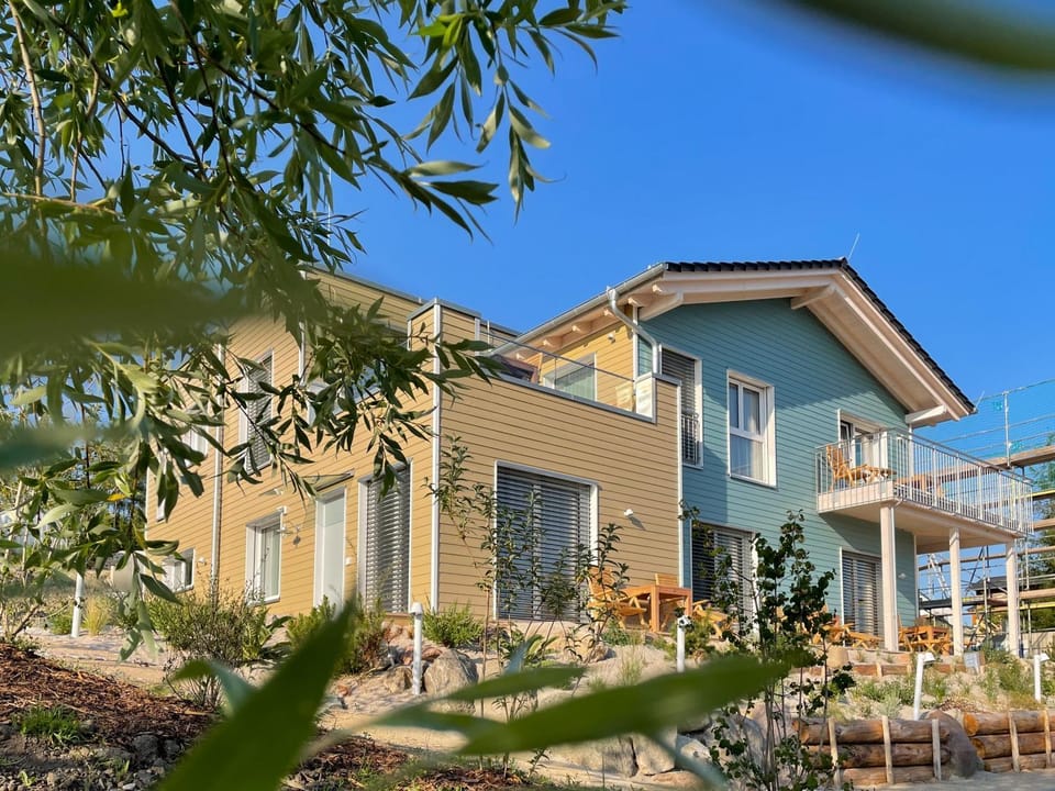 Property building, Facade/entrance, Day, Summer, Garden, Garden view