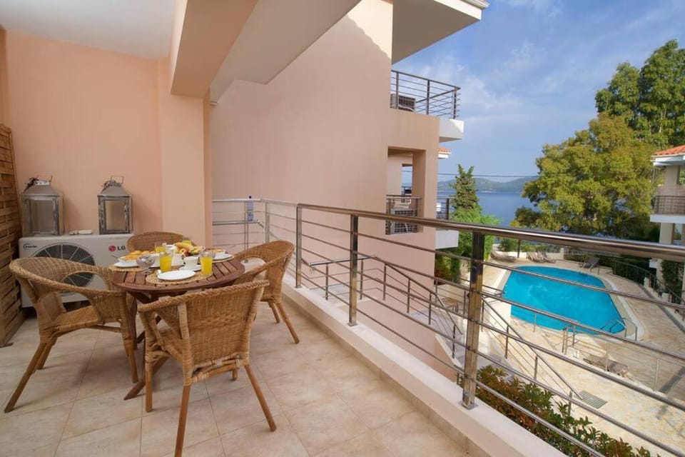 Dioni luxury apartment with private entrance Apartment in Karavomylos