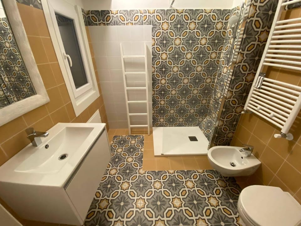 Shower, Toilet, Bathroom, bidet