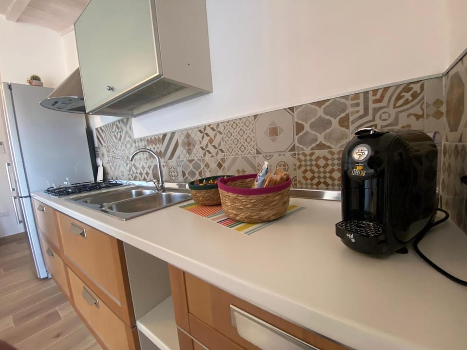 Coffee/tea facilities, Kitchen or kitchenette, Food