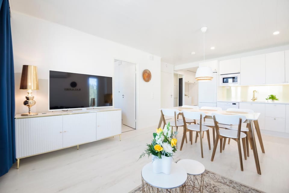 TV and multimedia, Photo of the whole room, Seating area, Dining area