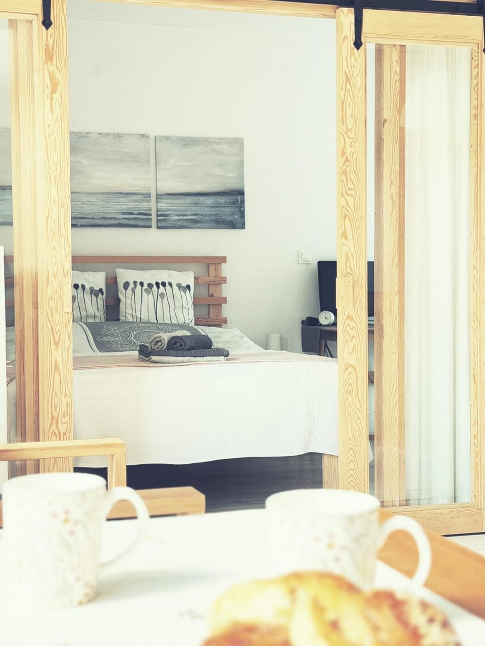Bed, Dining area, Bedroom