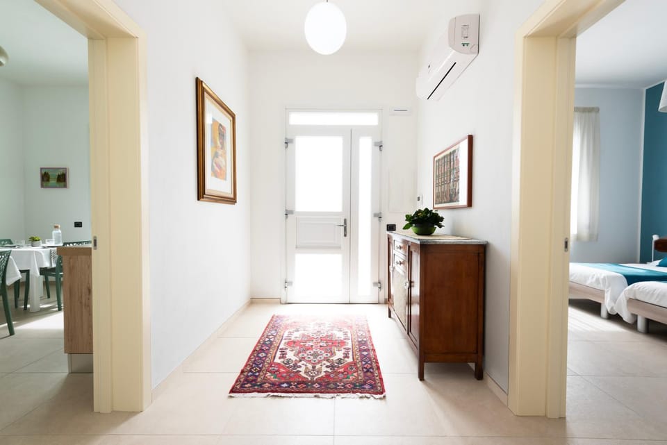 Bed, Living room, Photo of the whole room, Dining area, Bedroom, air conditioner