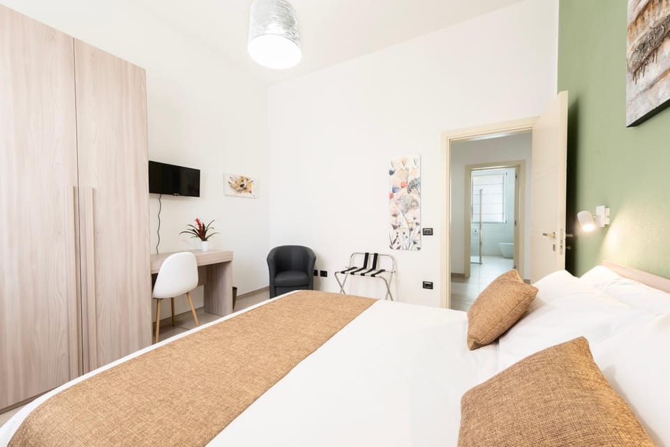Bed, TV and multimedia, Photo of the whole room, Bedroom, hair dresser, wardrobe