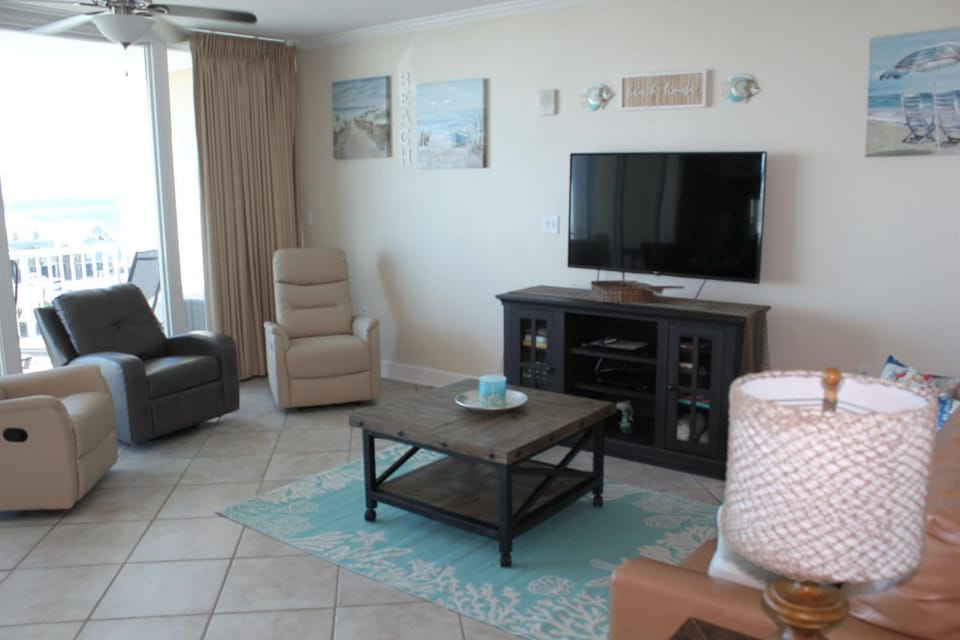 Sanibel 505 by ALBVR - Beautiful condo with amazing views, outdoor pool, fitness room, and sauna House in West Beach