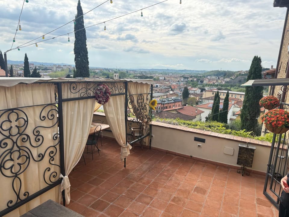 Balcony/Terrace, City view