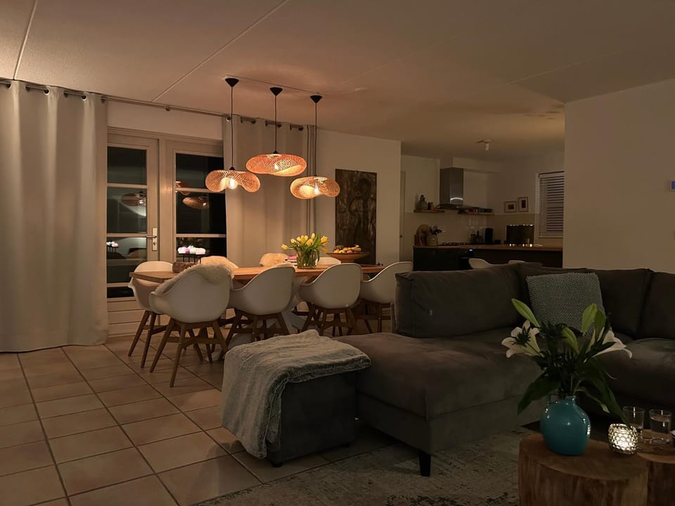 Seating area, Dining area