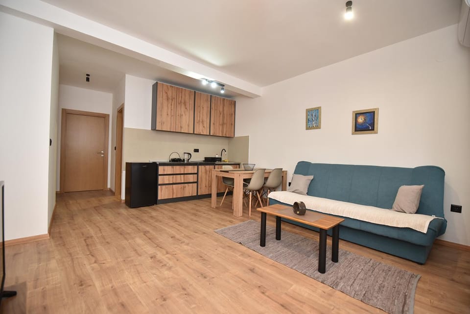 Kitchen or kitchenette, Living room, Seating area, stove