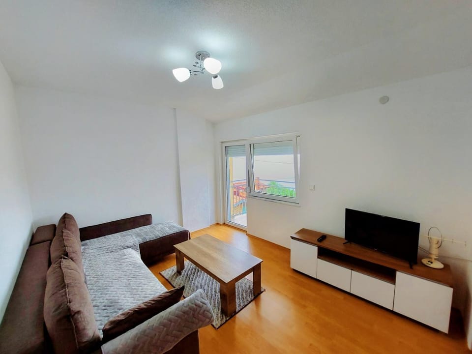 Communal lounge/ TV room, Balcony/Terrace, Living room