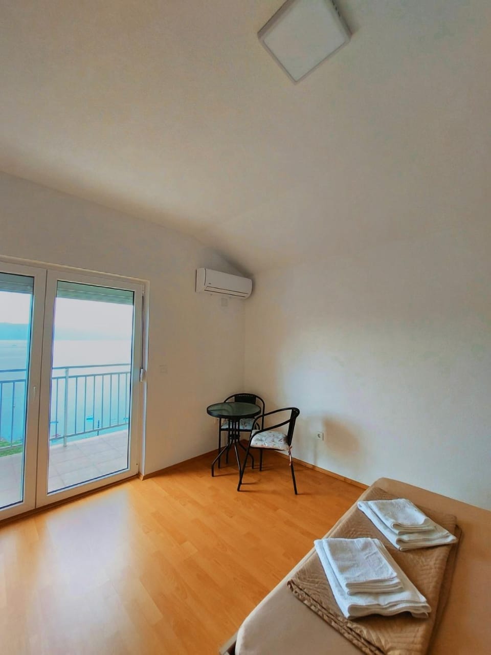 Balcony/Terrace, Bedroom, wardrobe, air conditioner