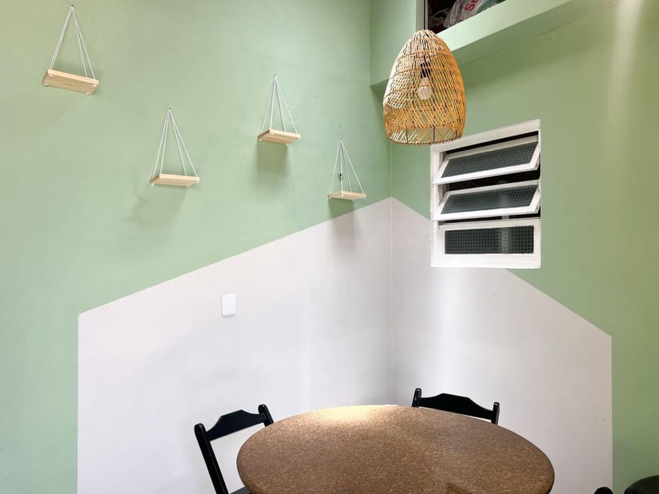 Casa à 300 metros da PRAIA com PISCINA, CHURRASQUEIRA e 2 VAGAS DE GARAGEM! House in State of São Paulo