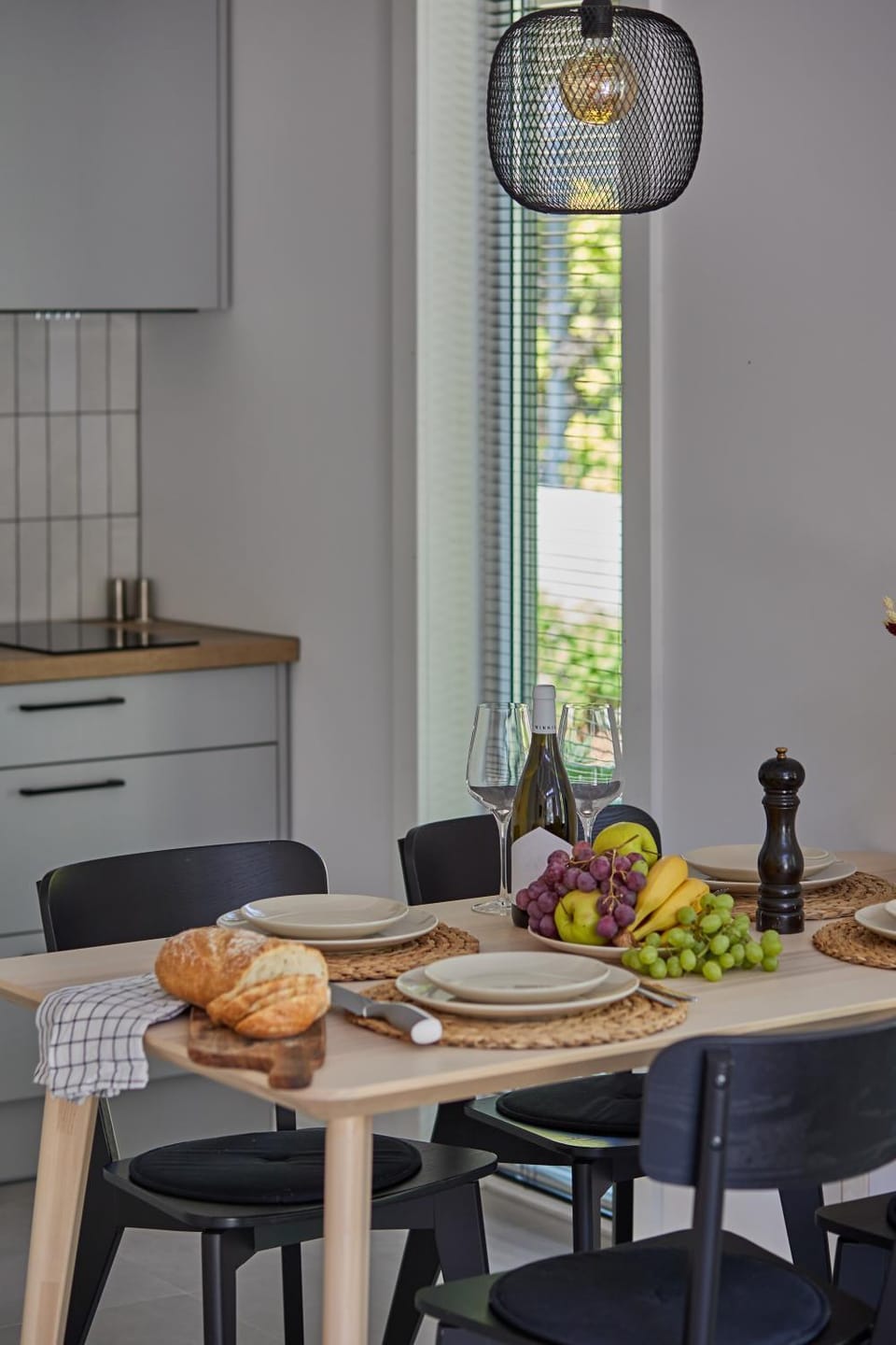 Kitchen or kitchenette, Dining area