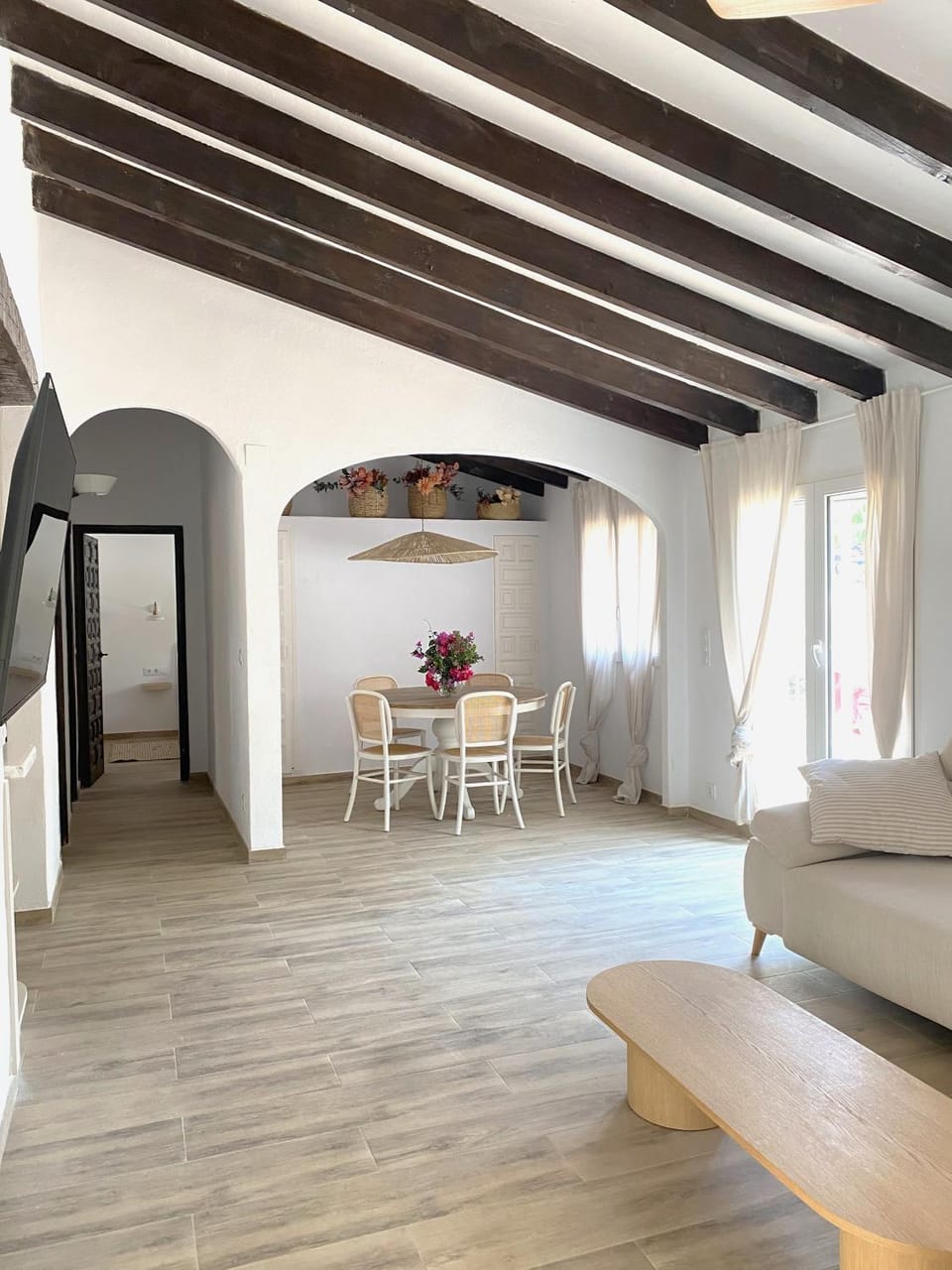 Living room, Seating area, Dining area