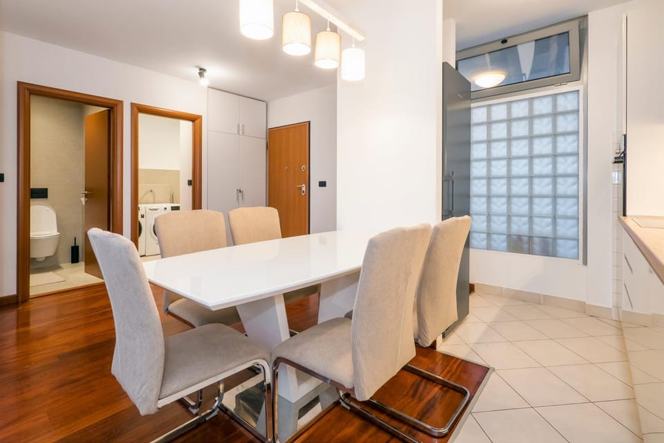 Kitchen or kitchenette, Seating area, Dining area