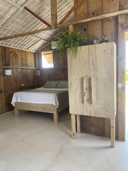 Bedroom, microwave