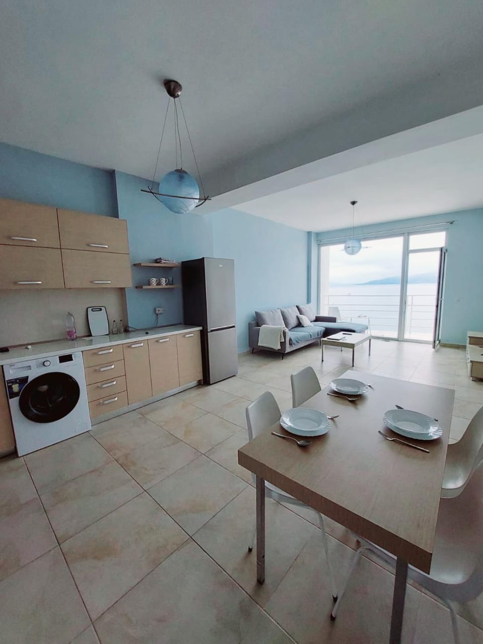 Kitchen or kitchenette, Dining area