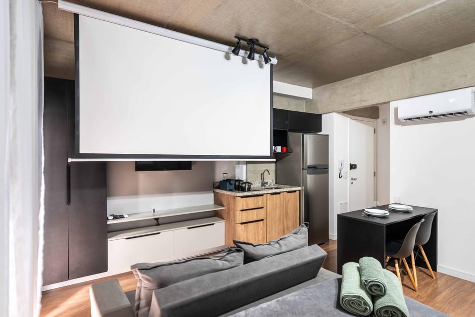 48 New Studio w Movie screen, fast wifi and balcony Apartment in Sao Paulo City