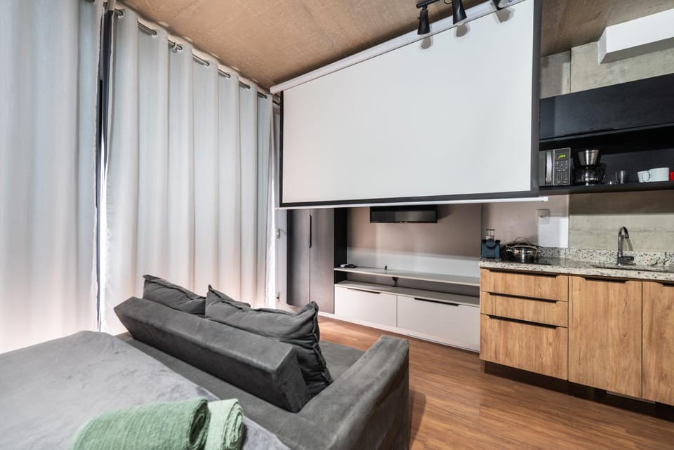 48 New Studio w Movie screen, fast wifi and balcony Apartment in Sao Paulo City