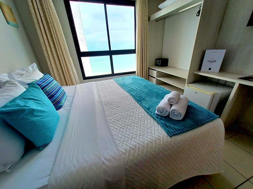 Bed, Bedroom, oven, safe, towels