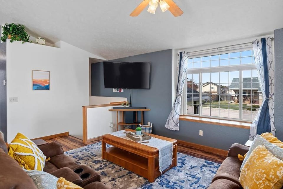 TV and multimedia, Living room, Seating area