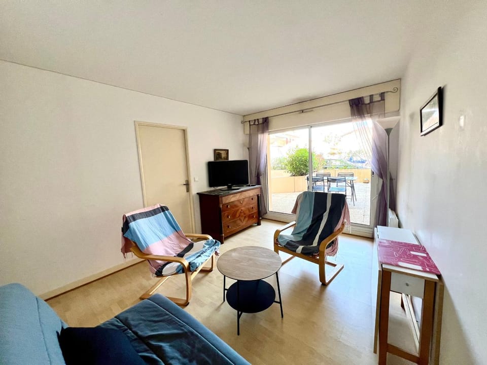 Charmant T2 à Arcachon, Proche Plage et Centre, Parking Privé, TV, WIFI, Terrasse - FR-1-319-506 Apartment in Arcachon