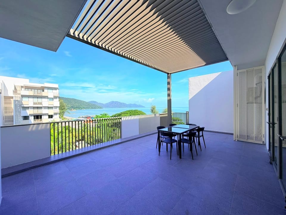 BY THE SEA - Penthouse 3 bedroom Apartment in Penang