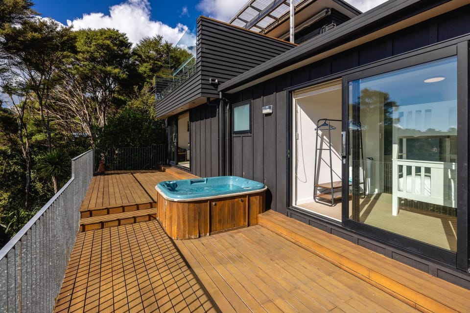 Property building, Hot Tub