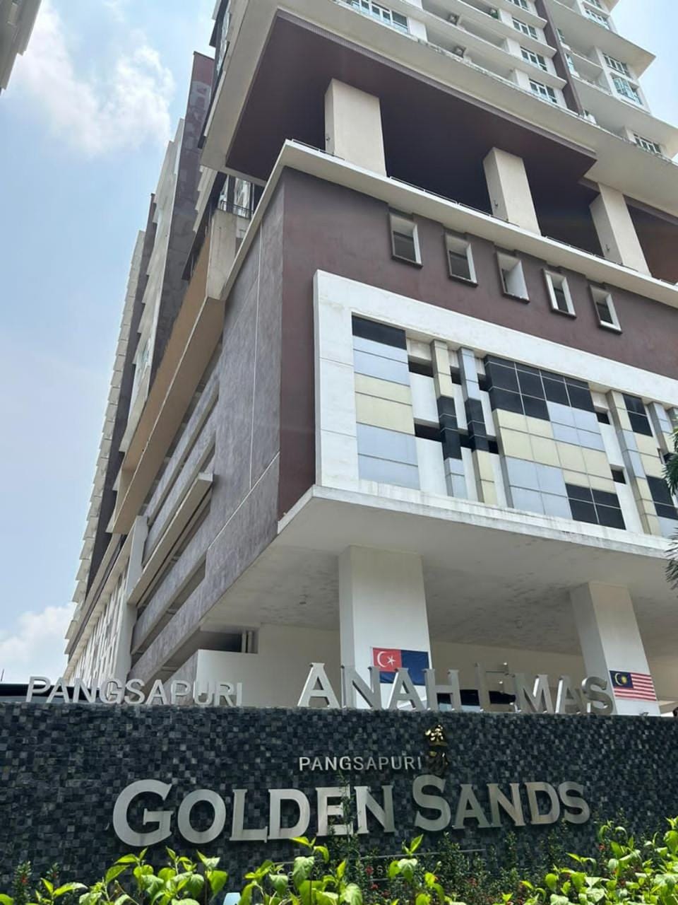 Golden Sands Seaview Residence 3MIN walk to Hospital Sultanah Aminah by Micasa Homestay Apartment in Johor Bahru