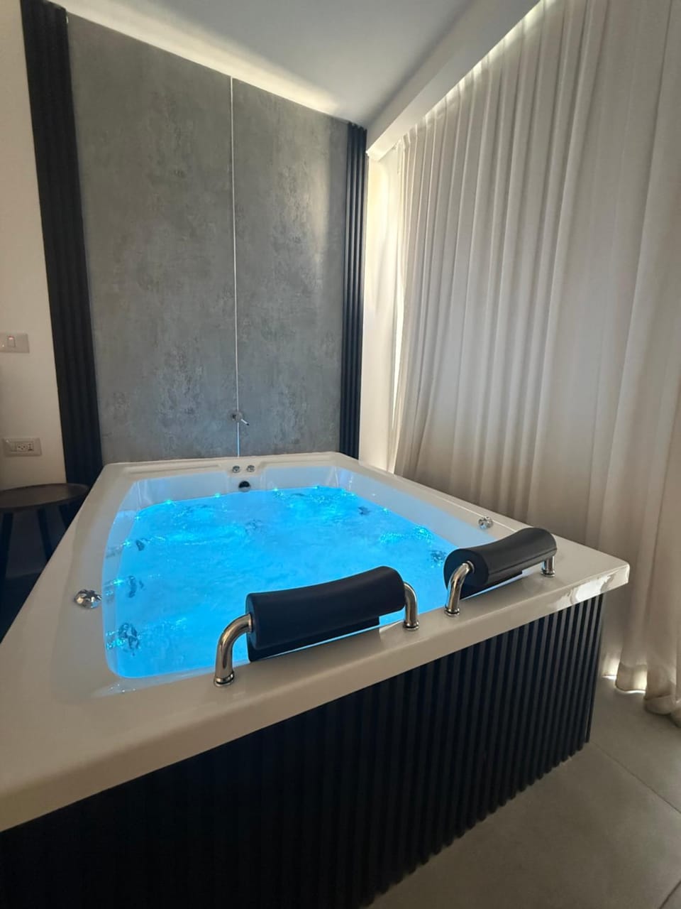Hot Tub, Sauna