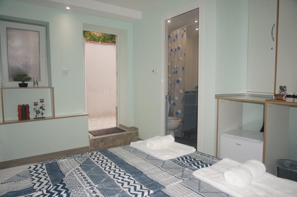 Facade/entrance, Photo of the whole room