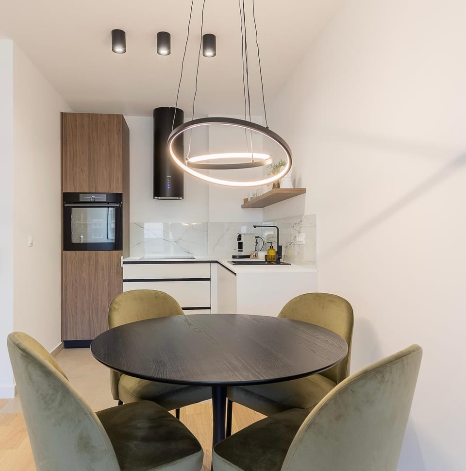 Kitchen or kitchenette, Seating area