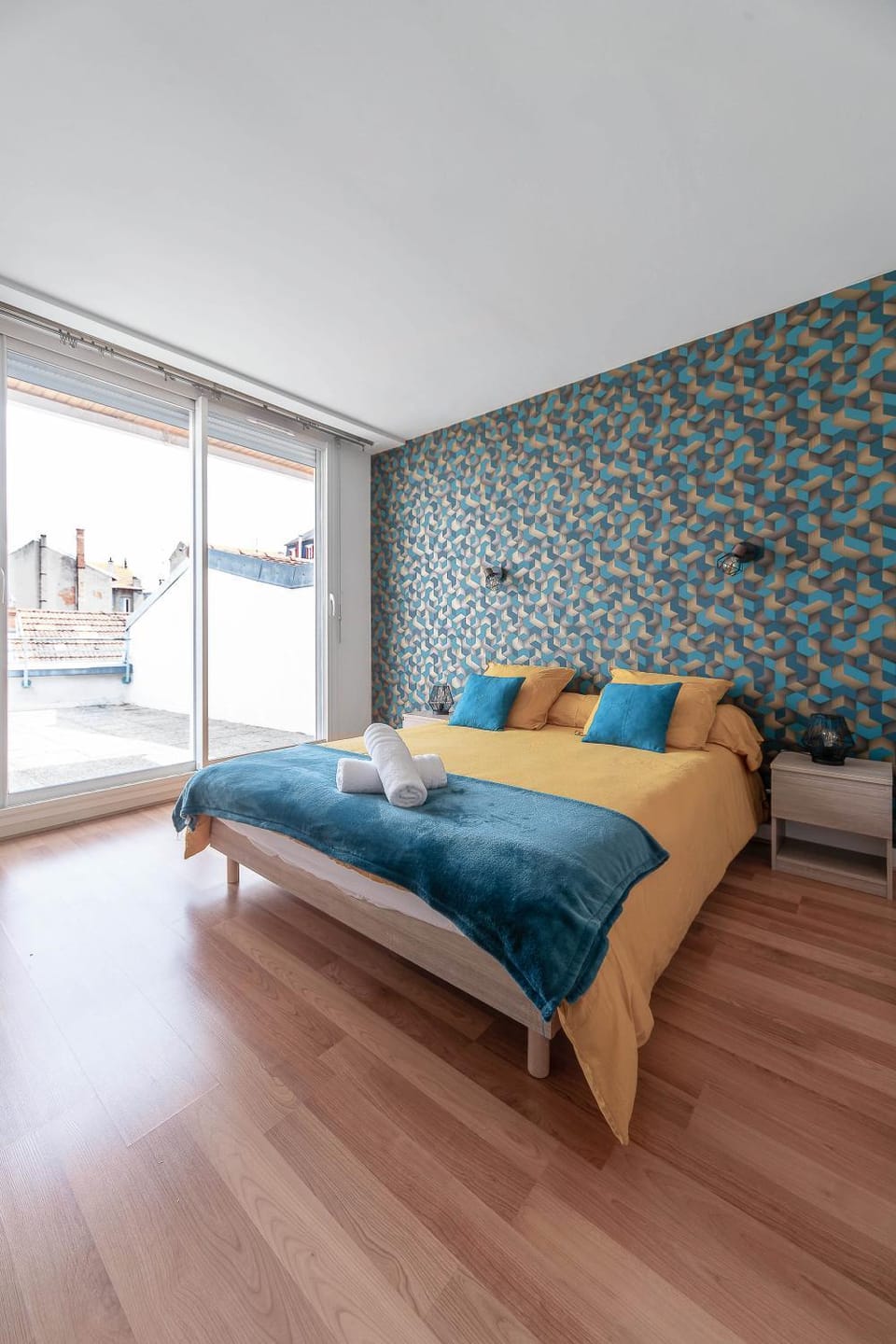 Bed, Living room, Photo of the whole room, Bedroom