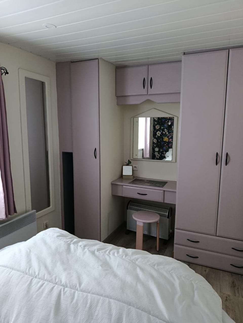 Bedroom, hair dresser