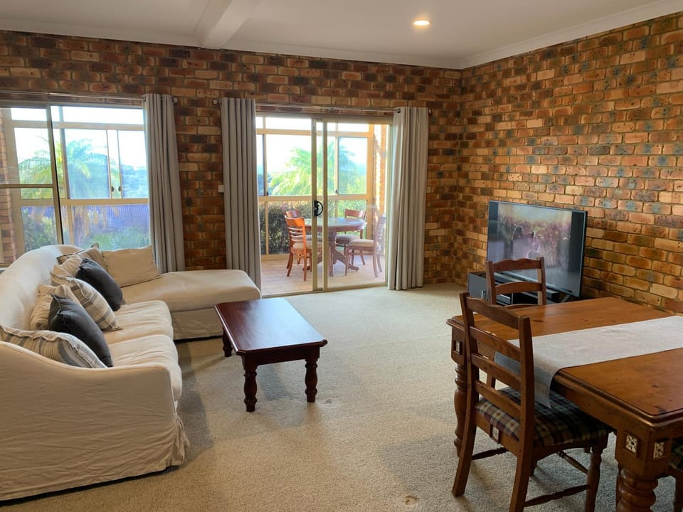 TV and multimedia, Living room, Dining area
