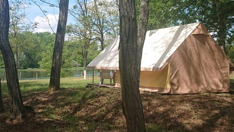 Camping Onlycamp Le Port Campground/ 
RV Resort in Centre-Val de Loire