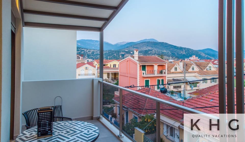 Balcony/Terrace, City view, Mountain view