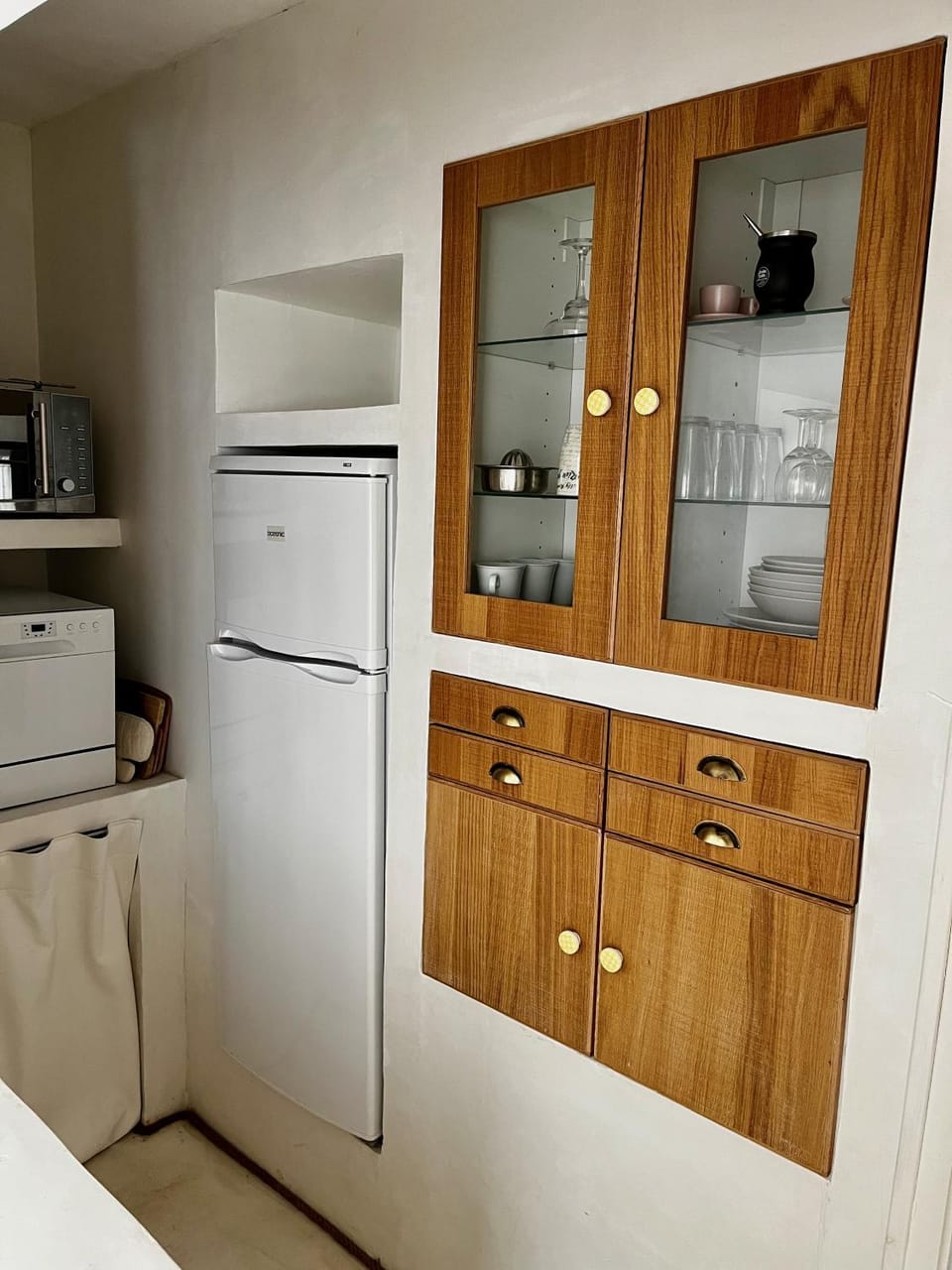 Kitchen or kitchenette, minibar, oven
