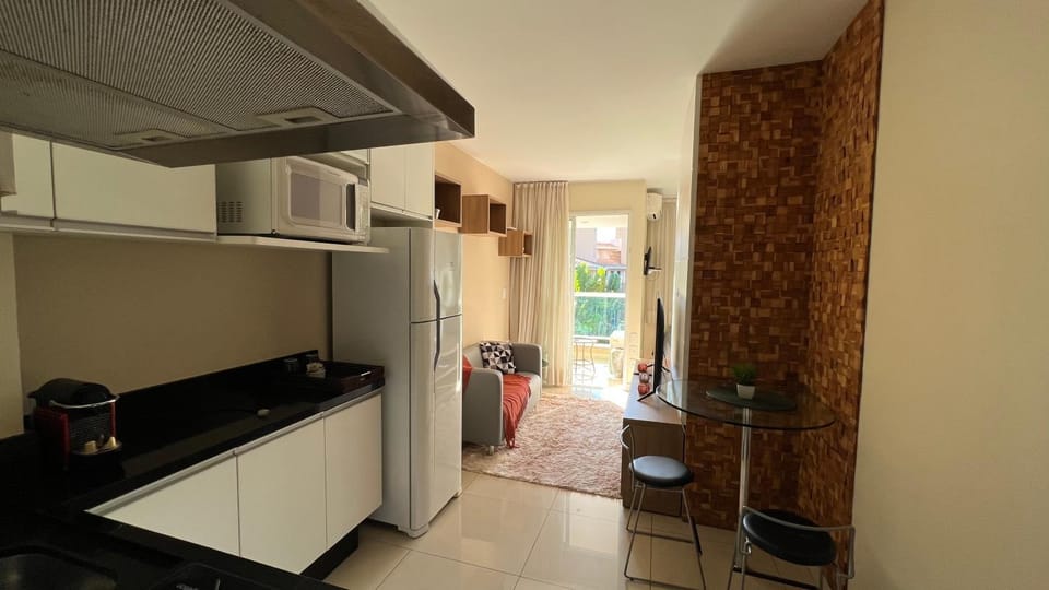 Kitchen or kitchenette, microwave, minibar, stove