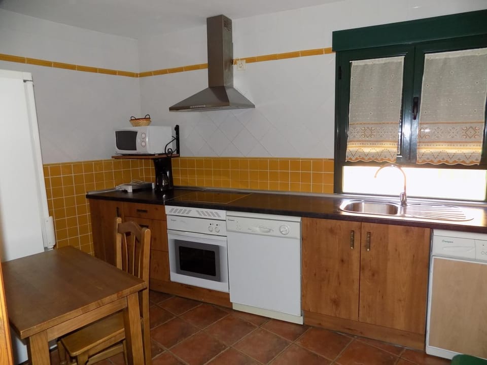 Dining area, dishwasher, minibar, pet friendly, stove