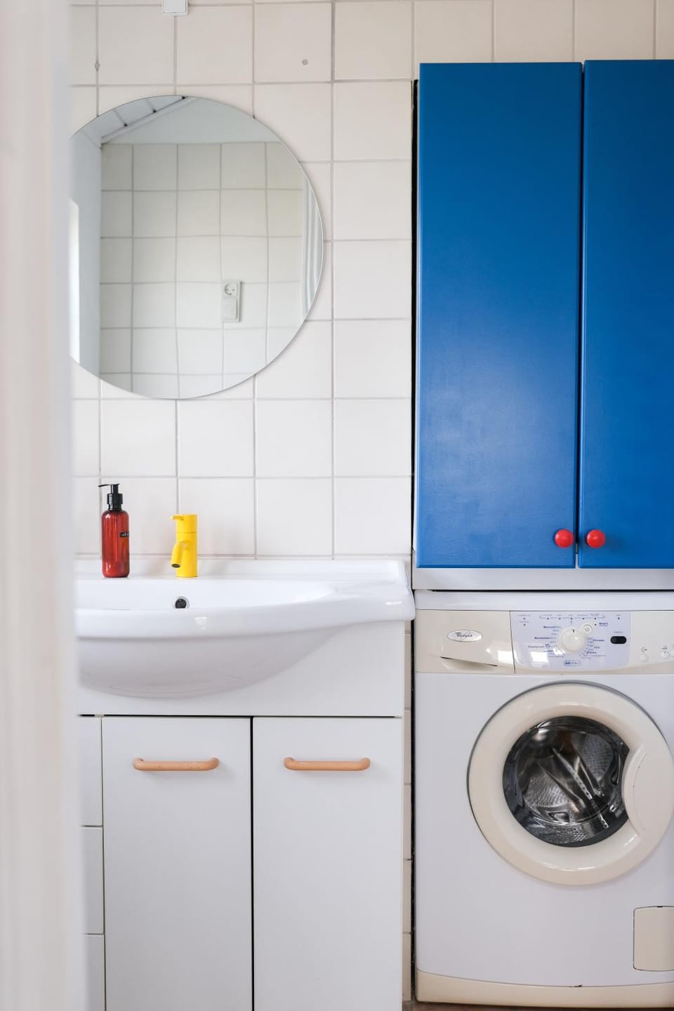 Bathroom, washing machine