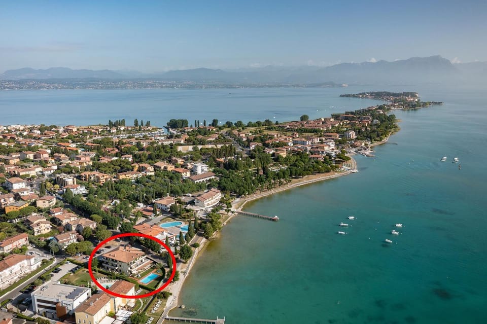 Property building, Bird's eye view, Beach, Lake view, Mountain view, Sea view