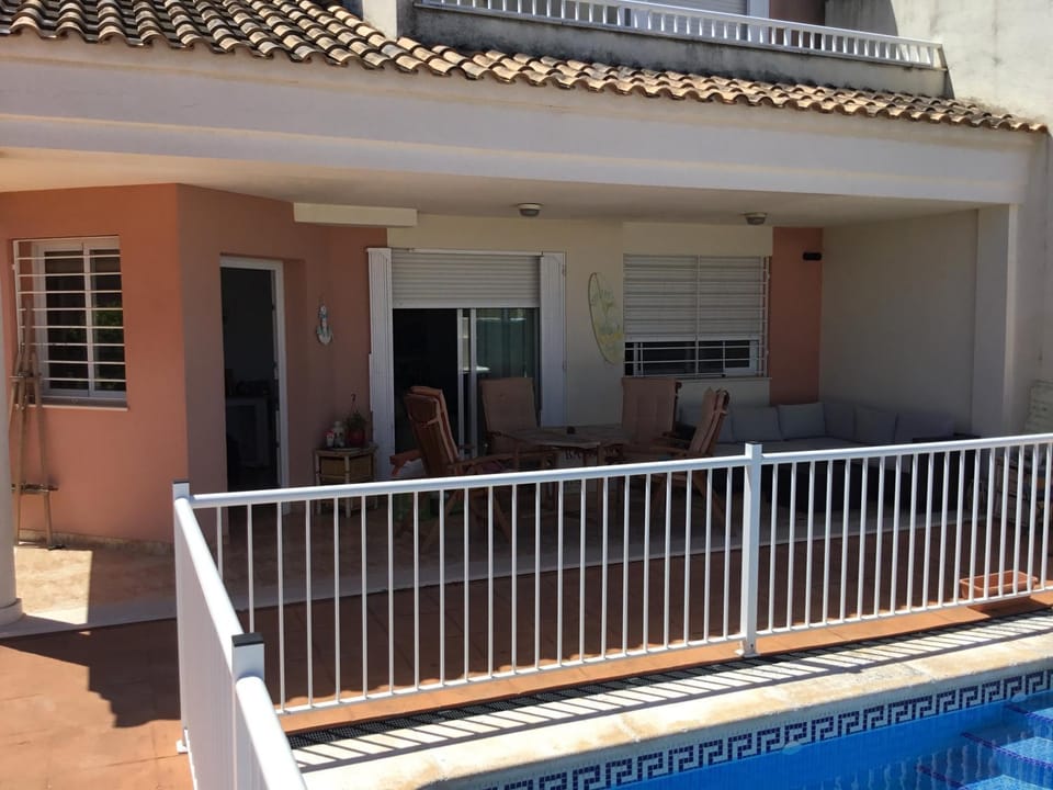 Property building, Patio, Balcony/Terrace, Balcony/Terrace