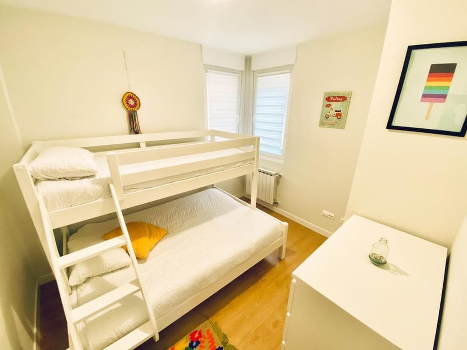 Photo of the whole room, Bedroom, bunk bed