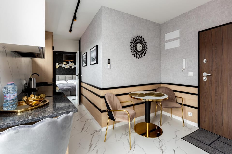 Kitchen or kitchenette, Dining area, oven, air conditioner